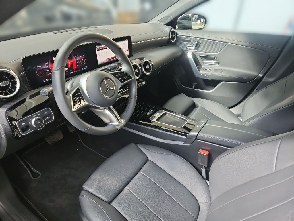 Fahrzeugabbildung Mercedes-Benz CLA 180 Coupé Progressive Distronic+ LED Memory