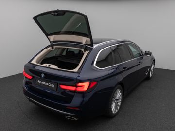 Fahrzeugabbildung BMW 520d xD Luxury Line Kamera HUD DAB HiFi DisplKey