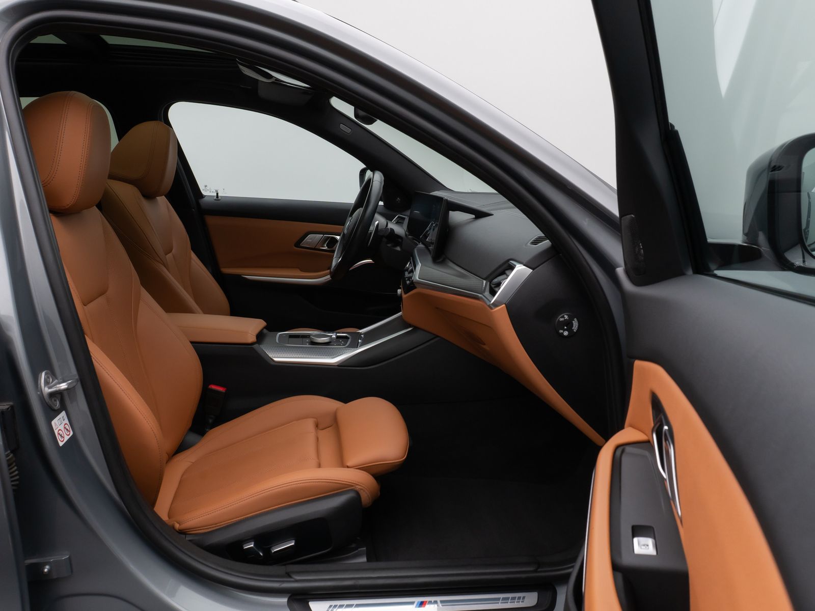 Fahrzeugabbildung BMW 330e xD M Sport Pro Panorama Kamera HUD DAB H/K