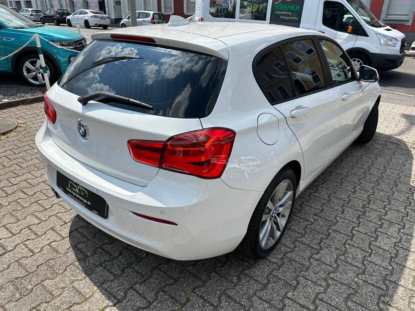 Fahrzeugabbildung BMW 120 Baureihe 1 Lim. 5-trg. 120d Advantage LED