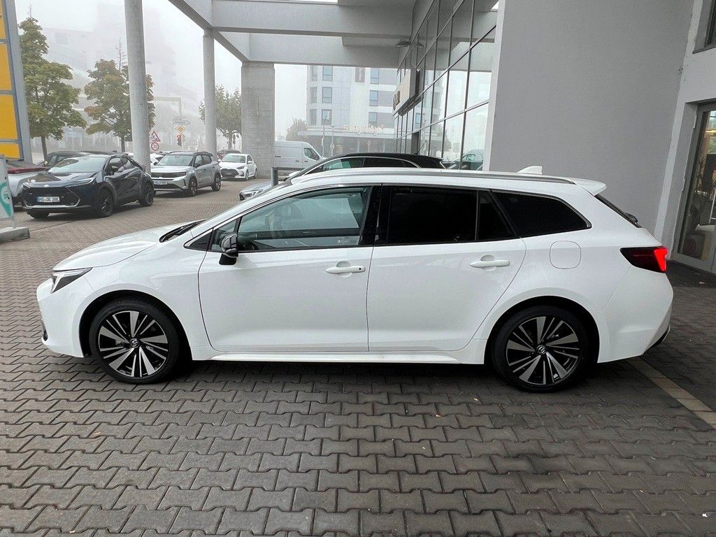 Fahrzeugabbildung Toyota Corolla TS 1.8 Hybrid Teamplayer Technikpaket