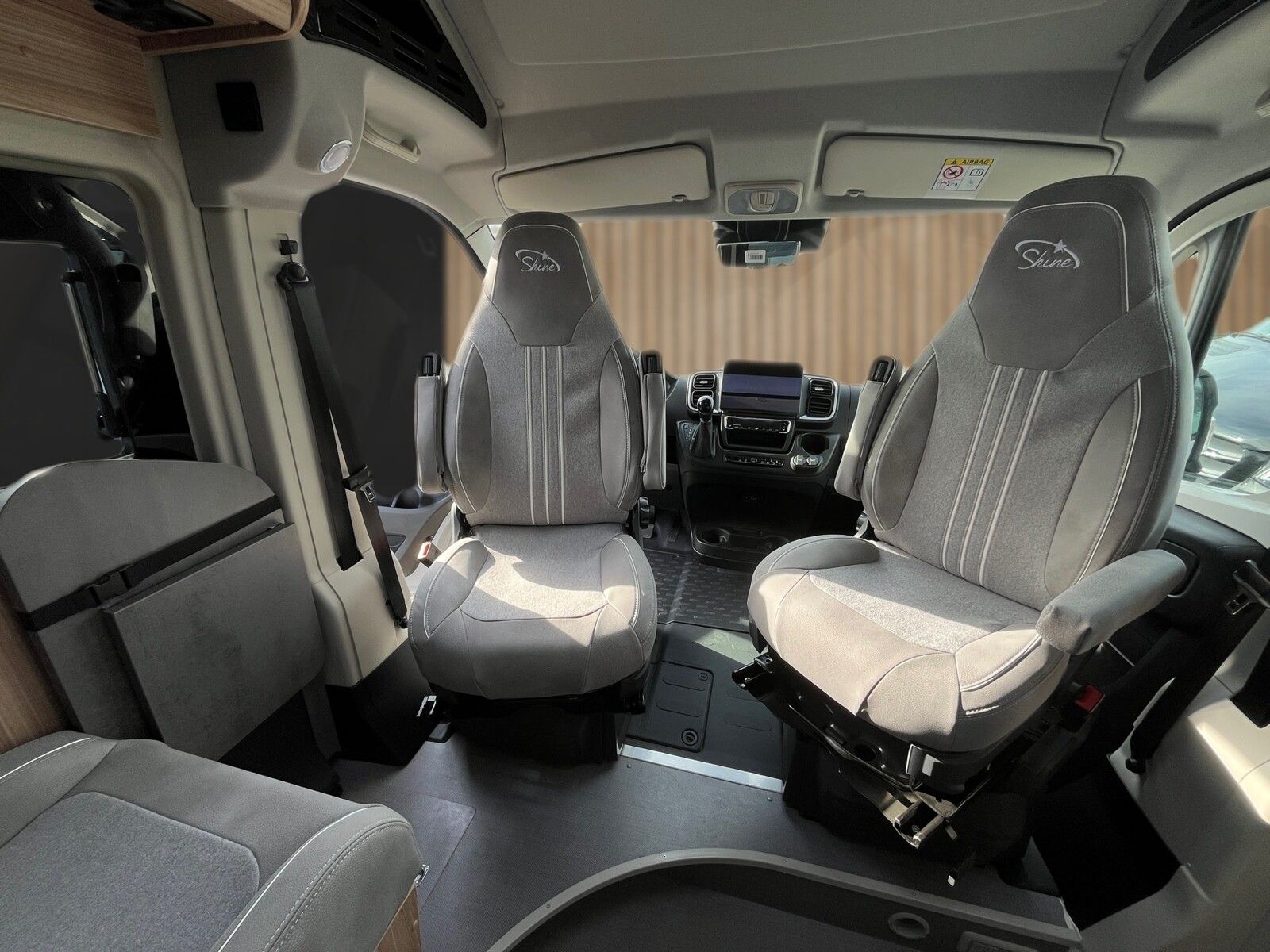 Fahrzeugabbildung Pössl Summit Shine 600 LE Citroen 180 PS Autom.