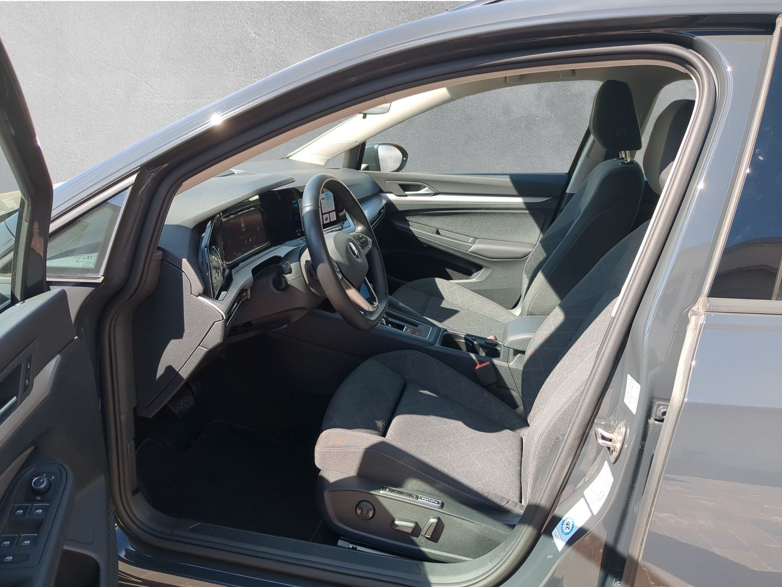 Fahrzeugabbildung Volkswagen Golf Variant 2.0 TDI Life Kamera SHZ ACC AppConn