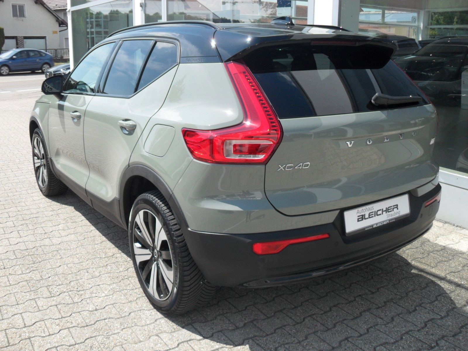 Fahrzeugabbildung Volvo XC 40 Plus Recharge Pure Electric 2WD |AHK | LED