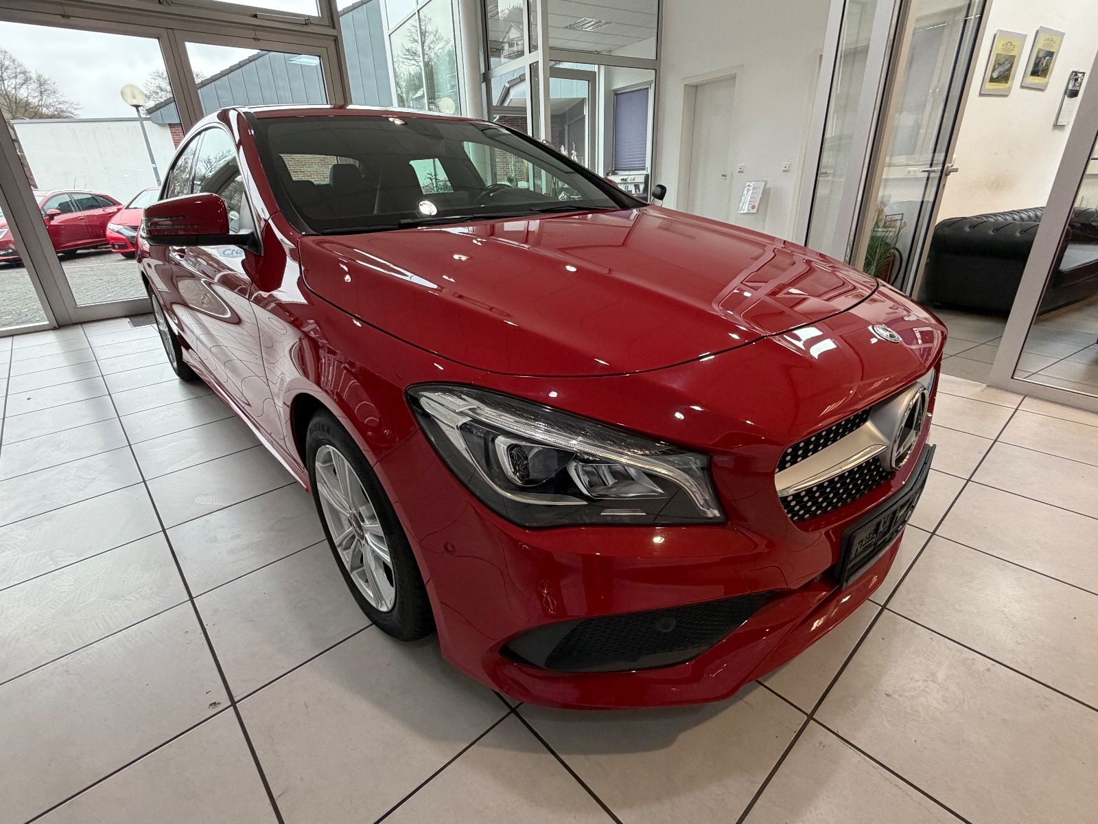 Fahrzeugabbildung Mercedes-Benz CLA 200 D AMG LINE / ROT