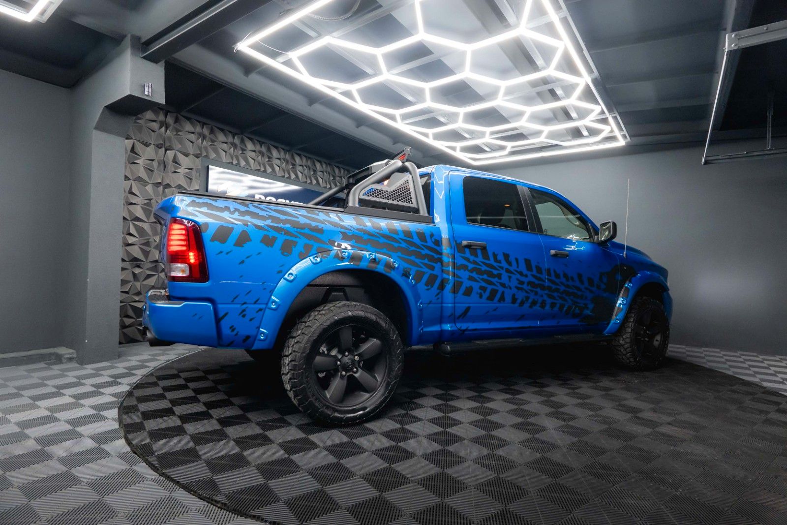 Fahrzeugabbildung Dodge RAM 5.7 V8 HEMI 4x4 OFFROAD Night-Paket *LED*