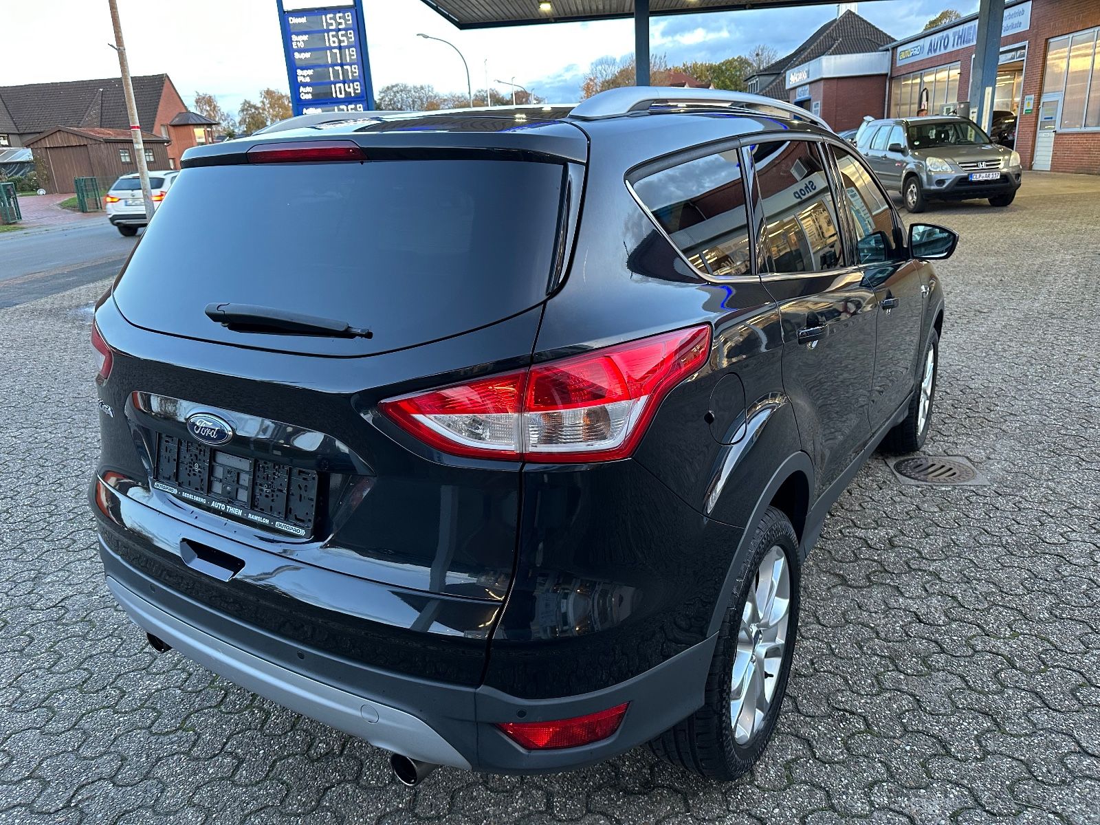 Fahrzeugabbildung Ford Kuga 2.0 TDCi Titanium AHK/Navi/SHZG/GRA