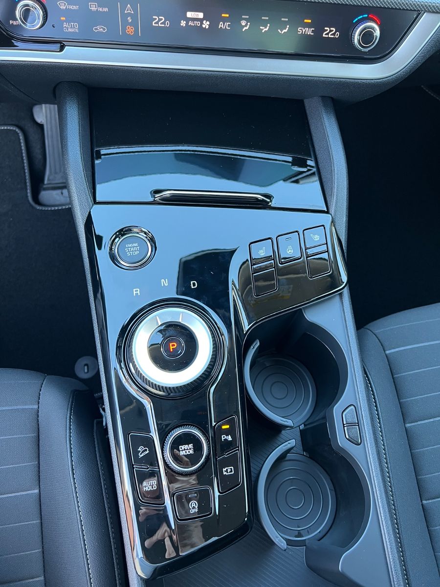Fahrzeugabbildung Kia SPORTAGE 1.6T 48V 2WD DCT ULTIMATE EDITION