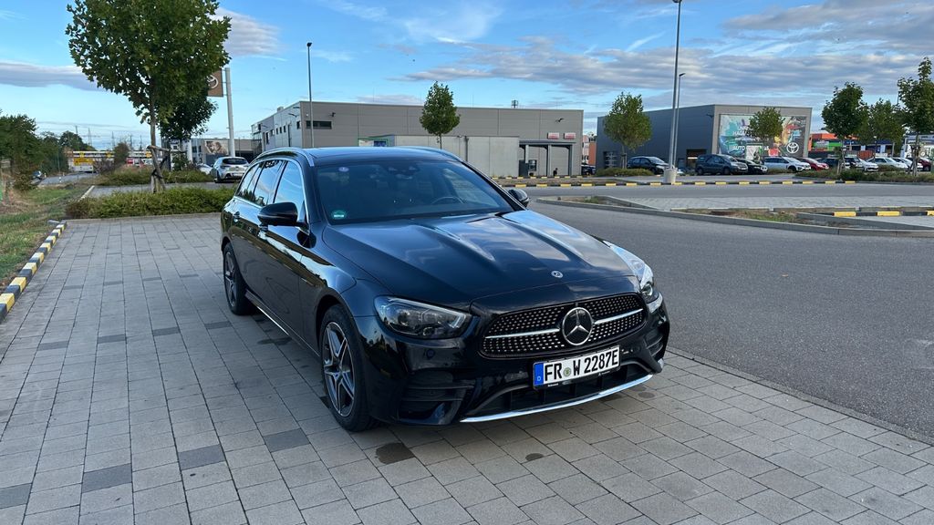 Image of Mercedes-Benz E 300