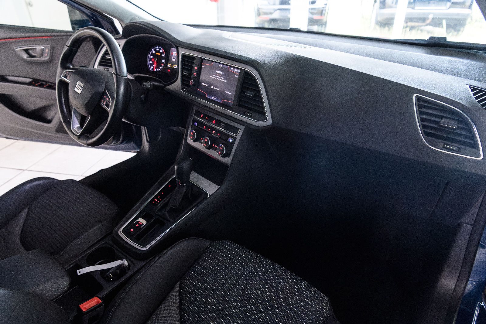 Fahrzeugabbildung SEAT Leon ST Xcellence DSG+Navi+AHK+LED
