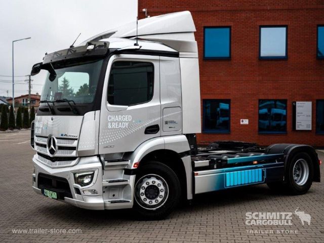 Mercedes-Benz Standard tractor unit