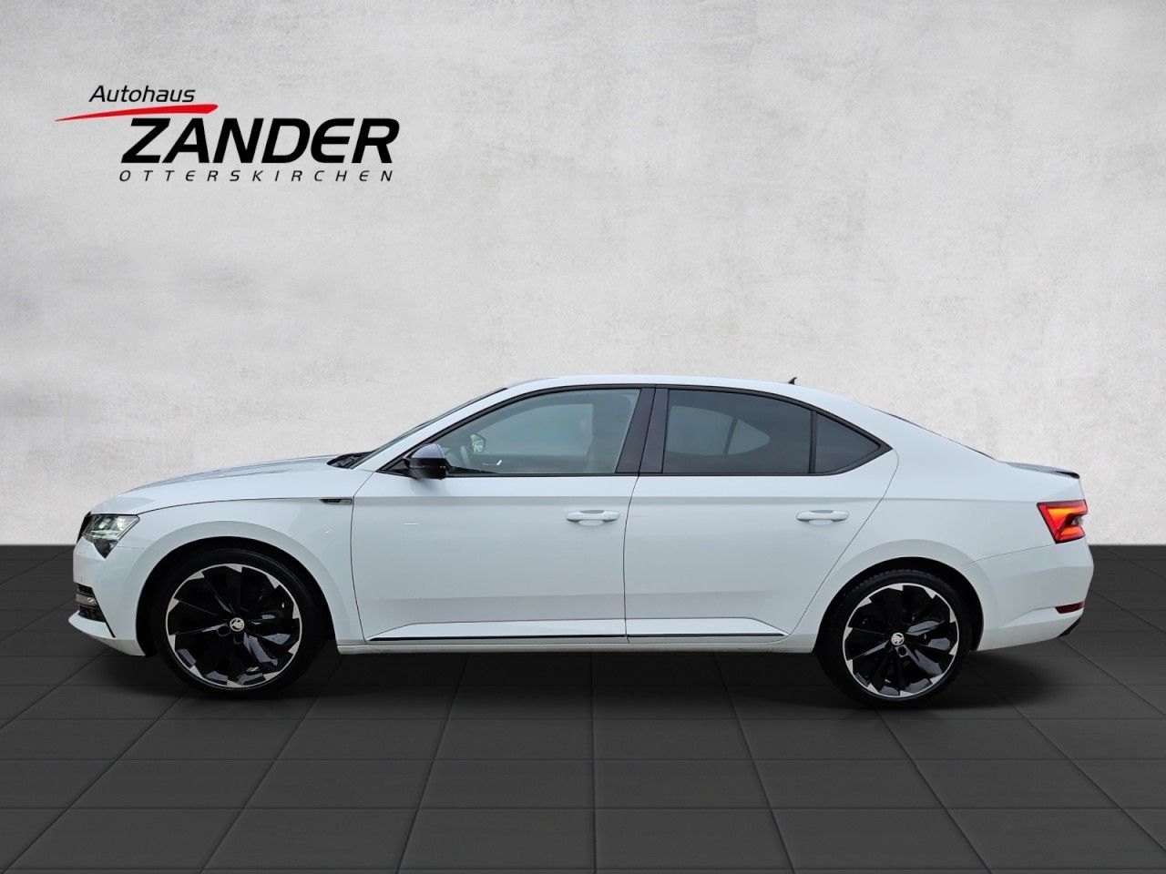 Fahrzeugabbildung SKODA Superb Sportline iV AHK NAVI Standheizung