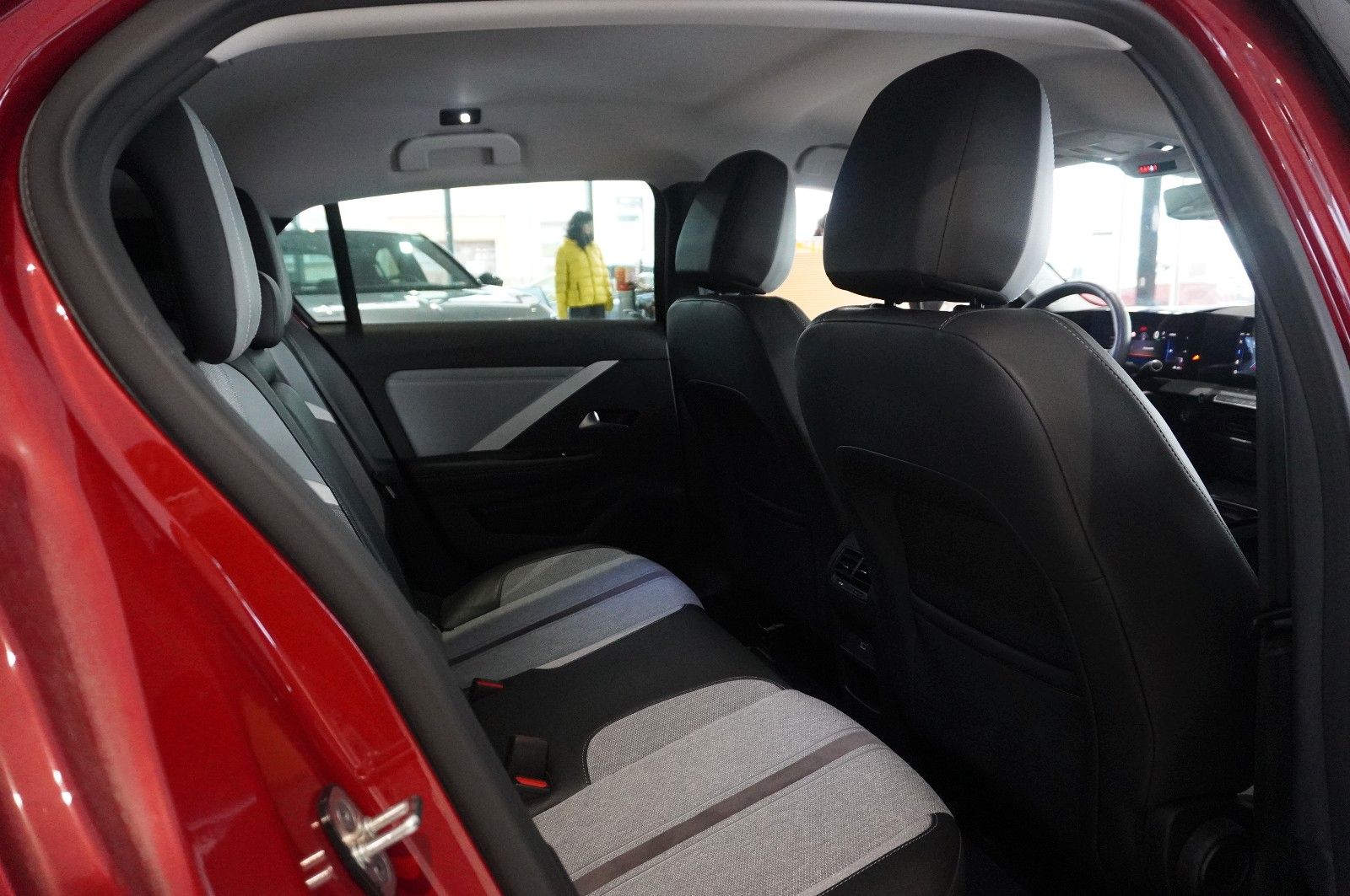 Fahrzeugabbildung Opel Astra L Lim. 1.6 HYBRID ELEGANCE NAVI/LED/KAMERA