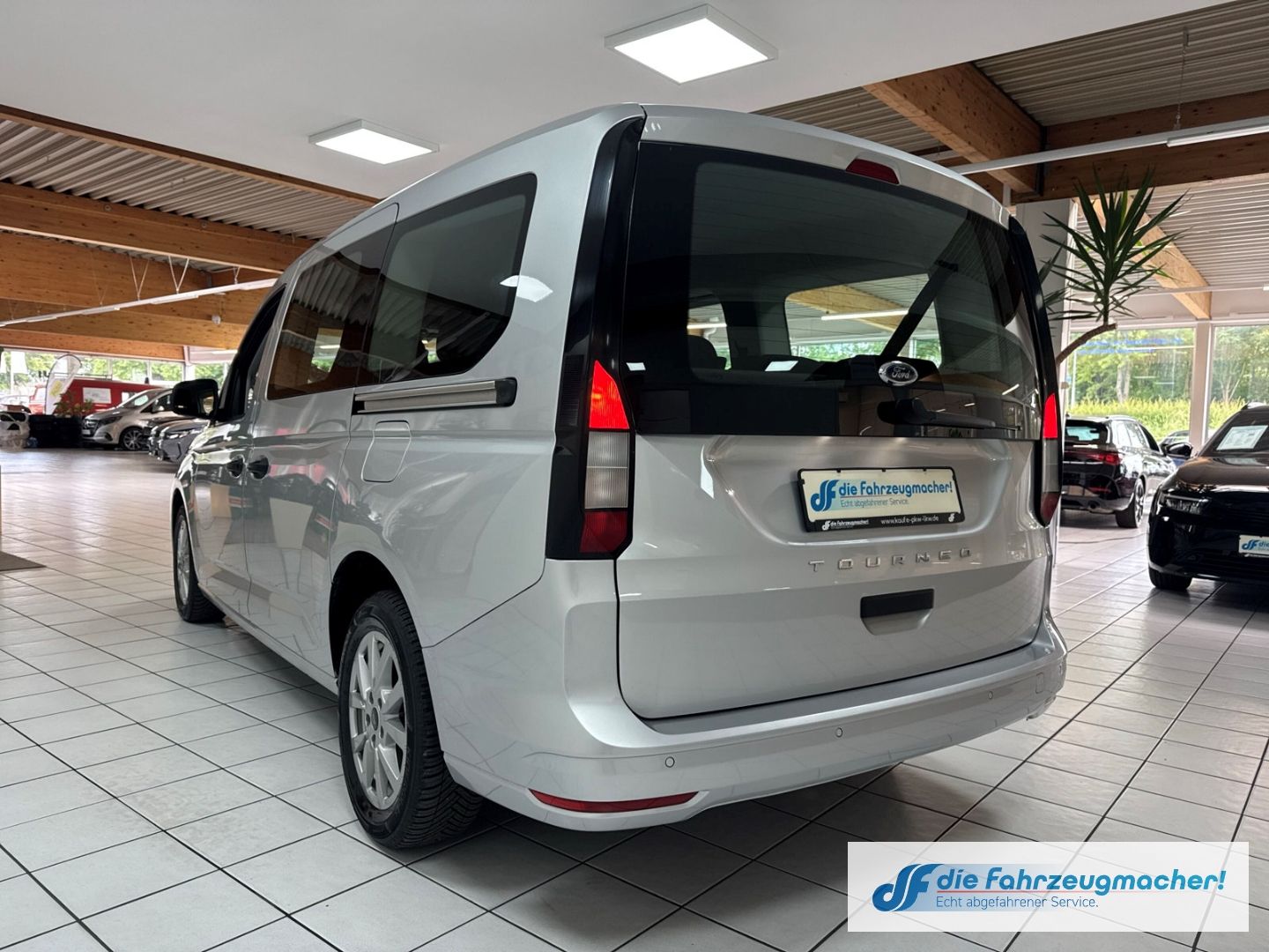 Fahrzeugabbildung Ford Grand Tourneo Connect Trend 7-Sitzer Apple CarPl
