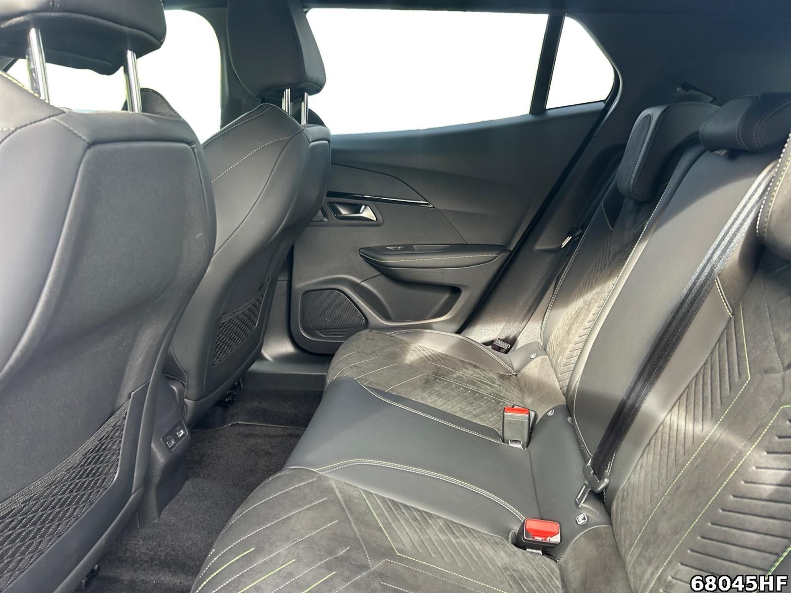 Fahrzeugabbildung Peugeot 2008 GT 130PS *NAVI*SHZ*KAMERA*PDC*LED*