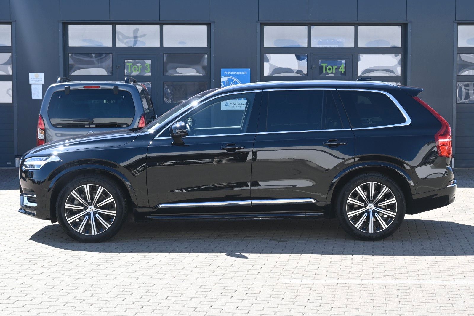 Fahrzeugabbildung Volvo XC90 B5D AWD Plus Bright*LED*PANO*STHZ*360*H&K