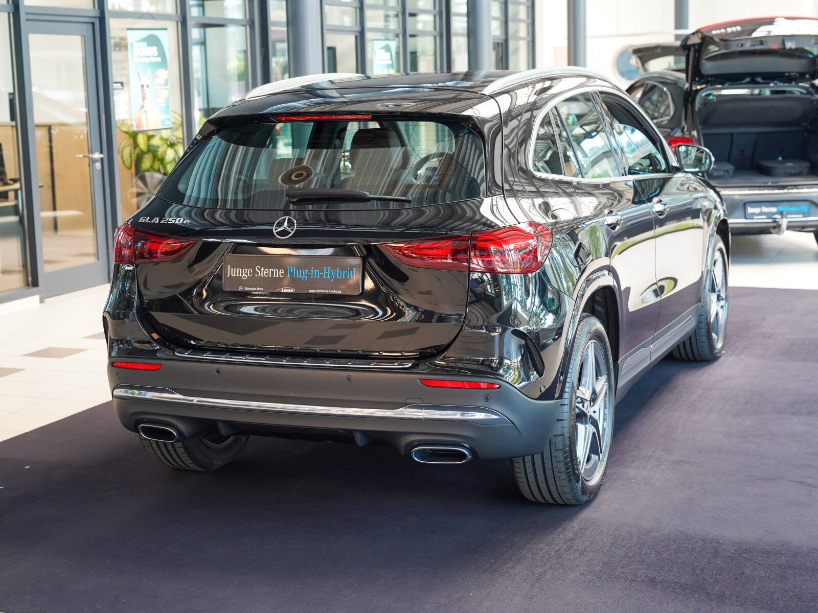 Mercedes-Benz GLA 250 e AMG Line bahiabraun AHK MULTIBEAM DAB imagem 3