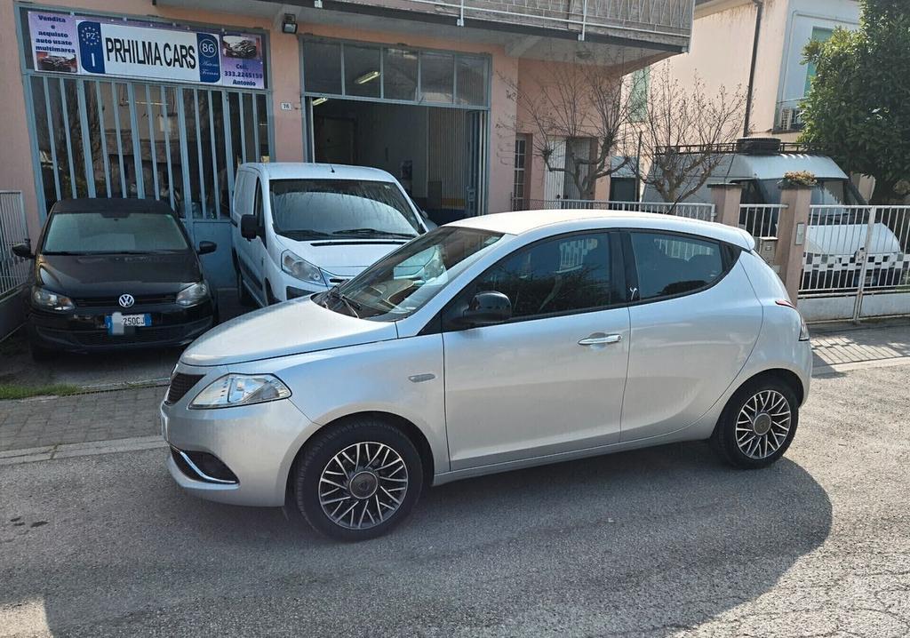 Lancia Ypsilon