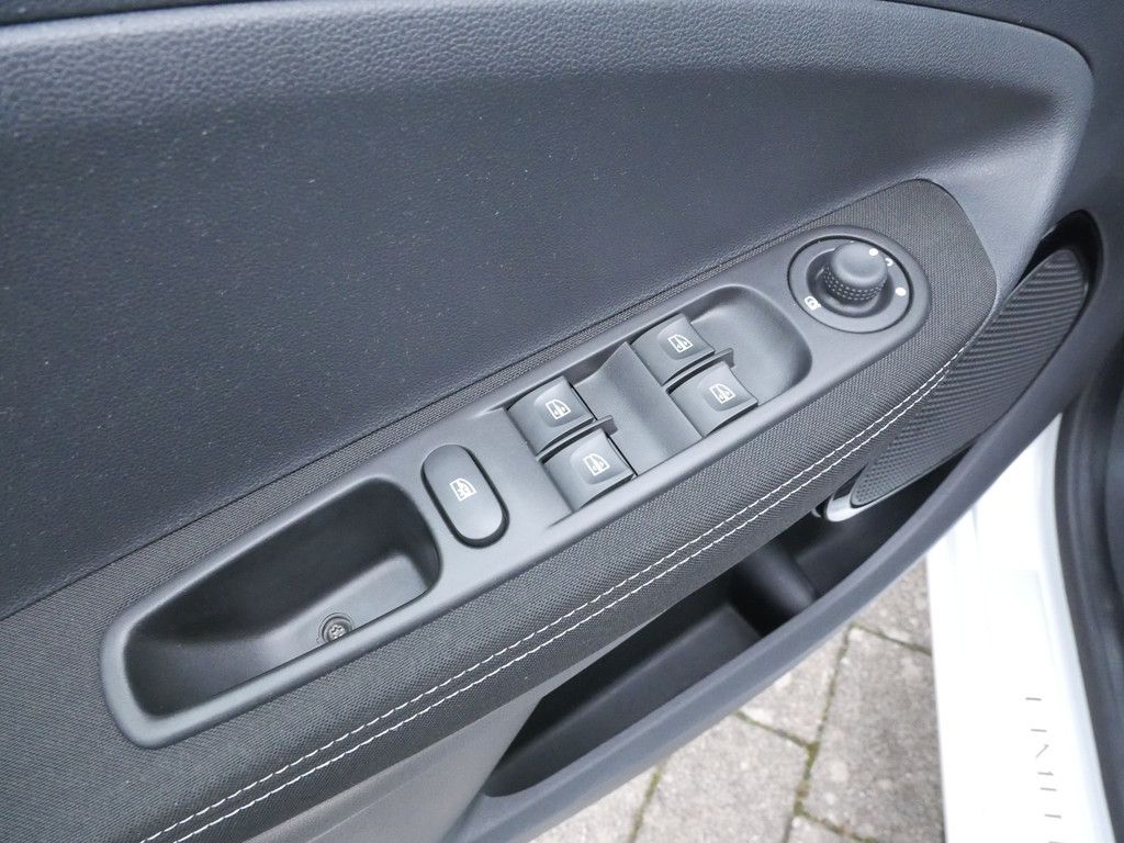 Fahrzeugabbildung Renault ZOE Limited Z.E. 40 KLIMA KEYLESS PDC NAVIGATION