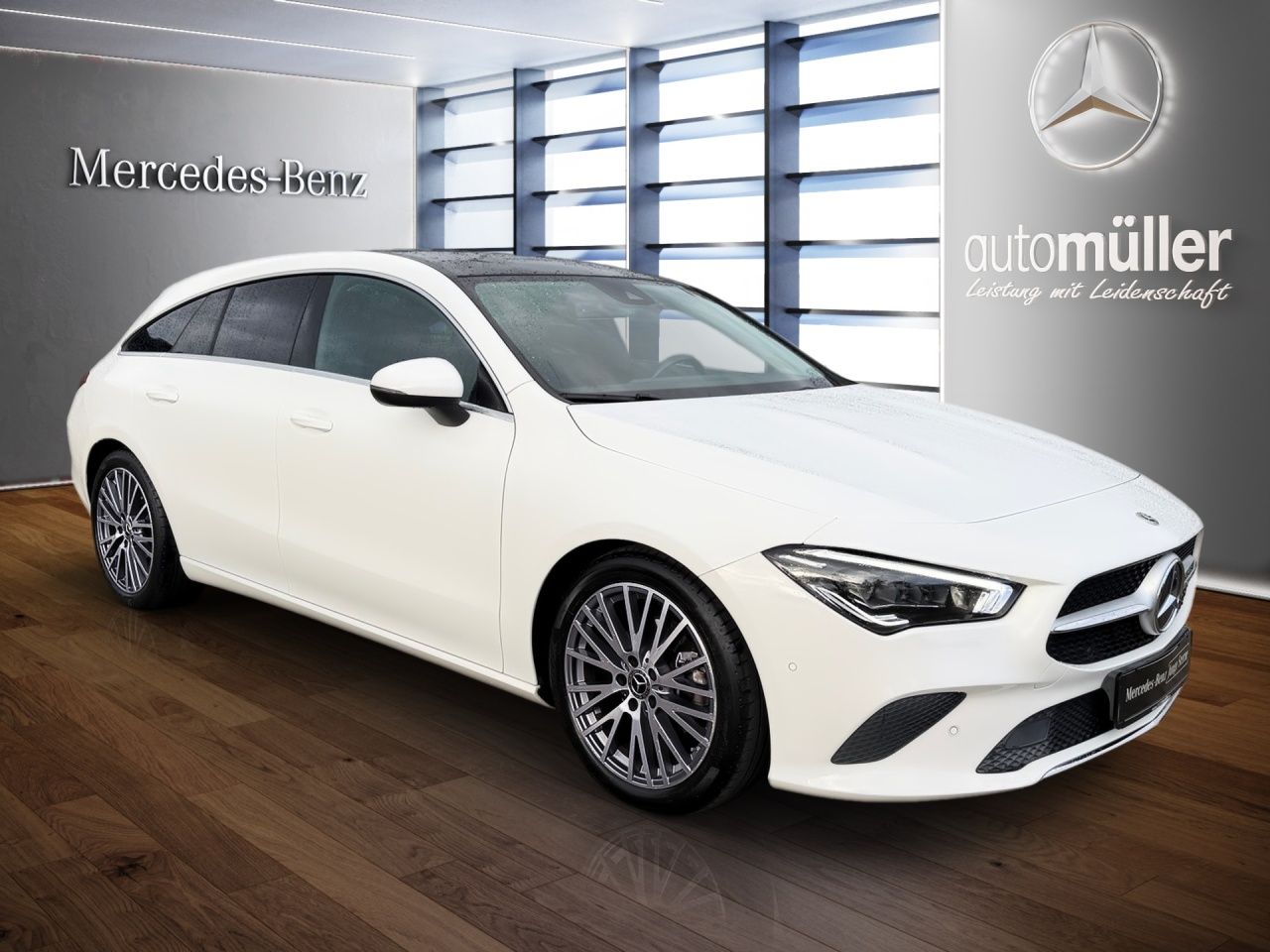 Fahrzeugabbildung Mercedes-Benz CLA 180 SB AHK+MULTIB+STNDHZ+PANO+AMBIENTE+KAMER