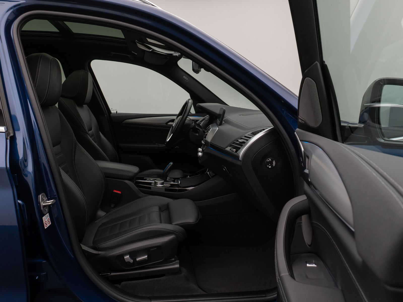 Fahrzeugabbildung BMW iX3 Impressive Panorama 360°HUD DAB H/K AHK Komf