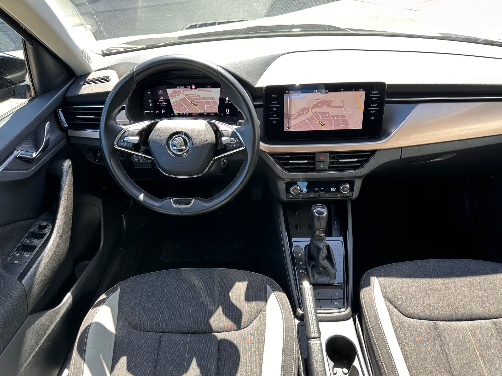 Fahrzeugabbildung SKODA Kamiq 1.5 TSI DSG Style AHK/ACC/LED/Navi/Kessy