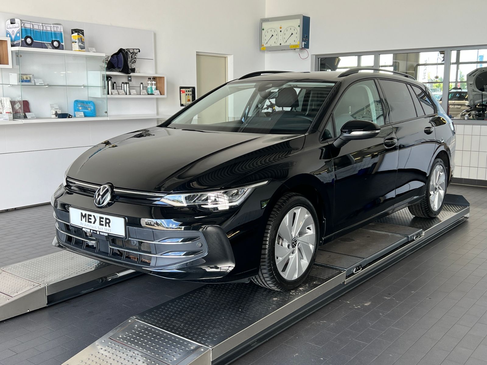Fahrzeugabbildung Volkswagen Golf VIII Variant GOAL 2.0 TDI DSG *AHK, LED, "P