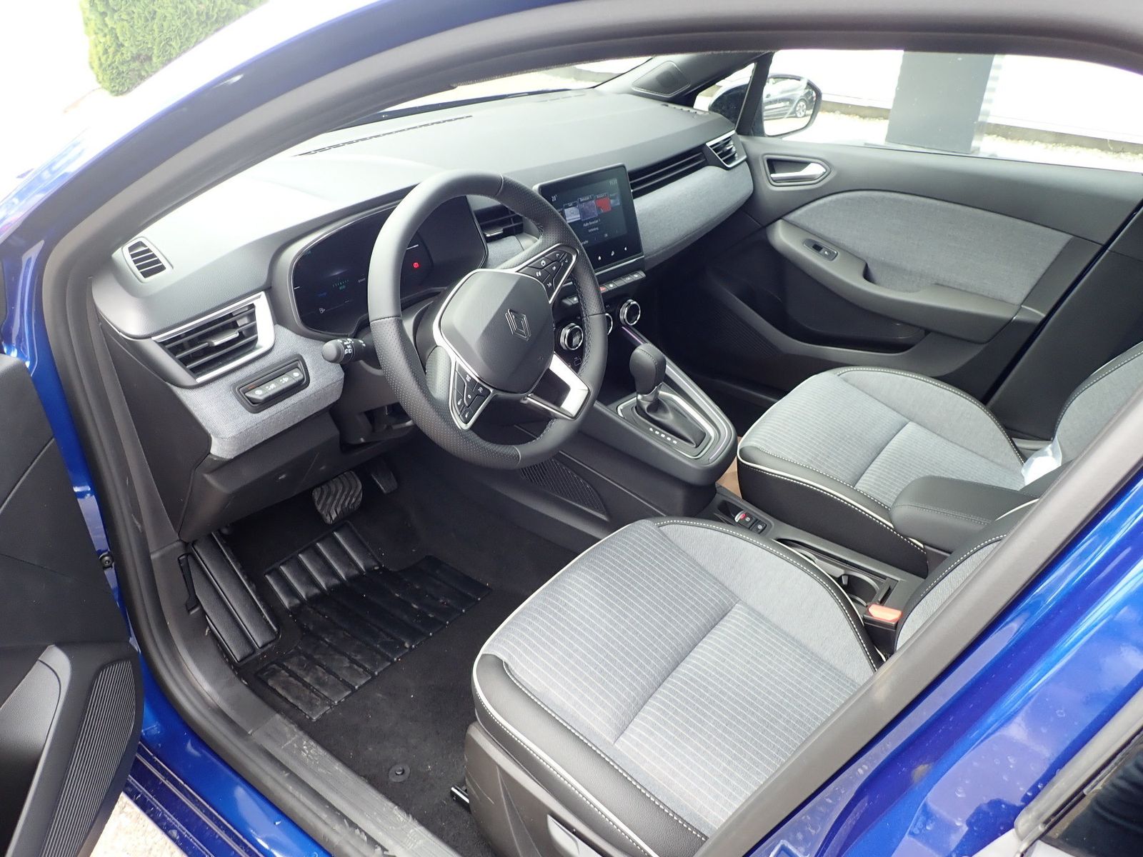 Fahrzeugabbildung Renault Clio Techno E-Tech Full Hybrid 145/GJR/NAVI/