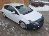 Opel Astra J Lim. 1.6Turbo*Tüv 03/27*Xenon*Klima* - Opel Astra aus 2011: Turbo
