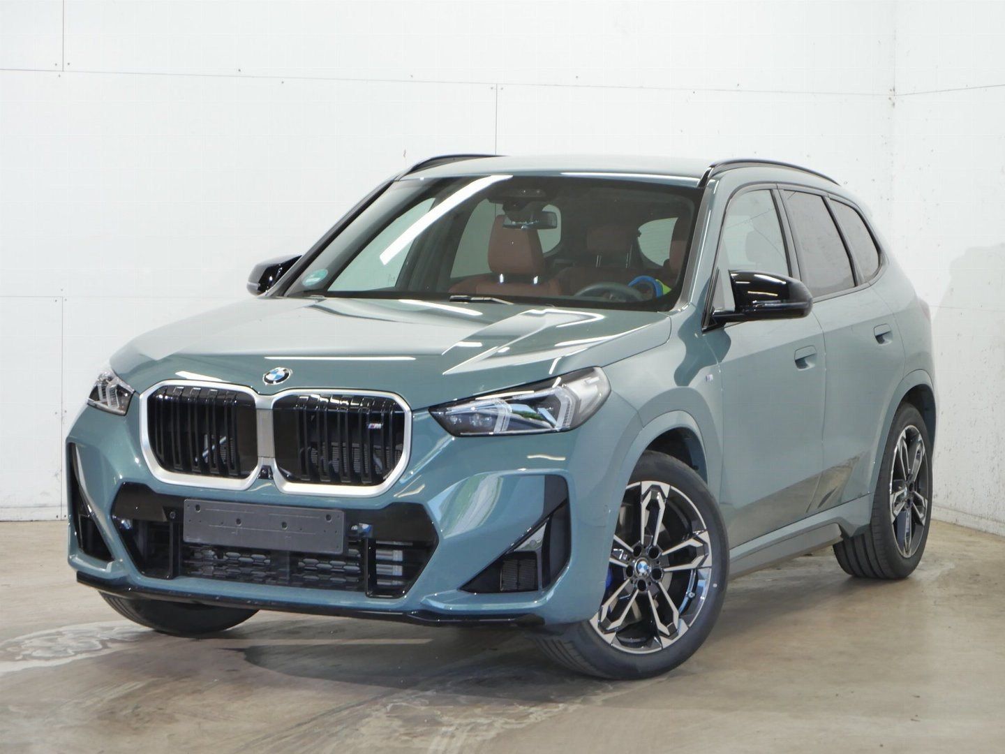 Fahrzeugeinzelansicht 4 Fahrzeugabbildung BMW X1 M35i xDrive |Aktivsitz |Head-Up |19 M LMR