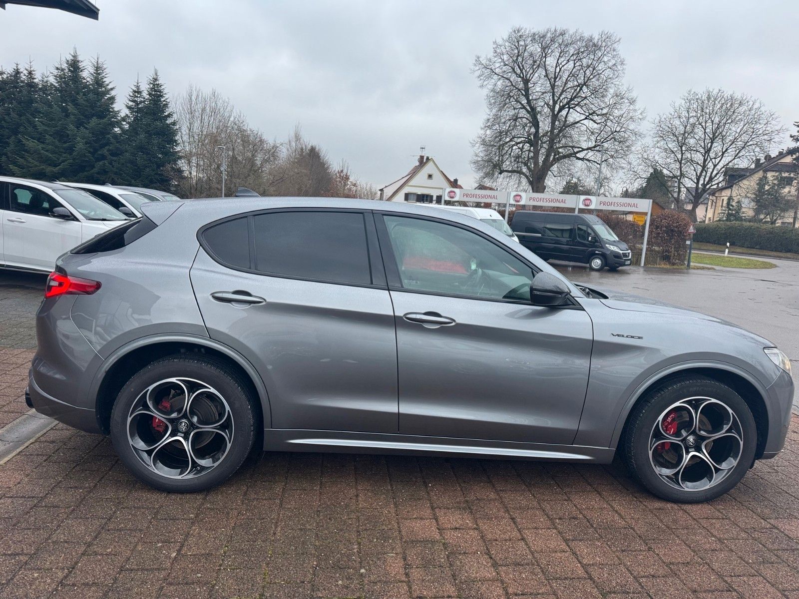 Fahrzeugabbildung Alfa Romeo Stelvio Veloce 210PS Memory Glasdach Kamera Navi