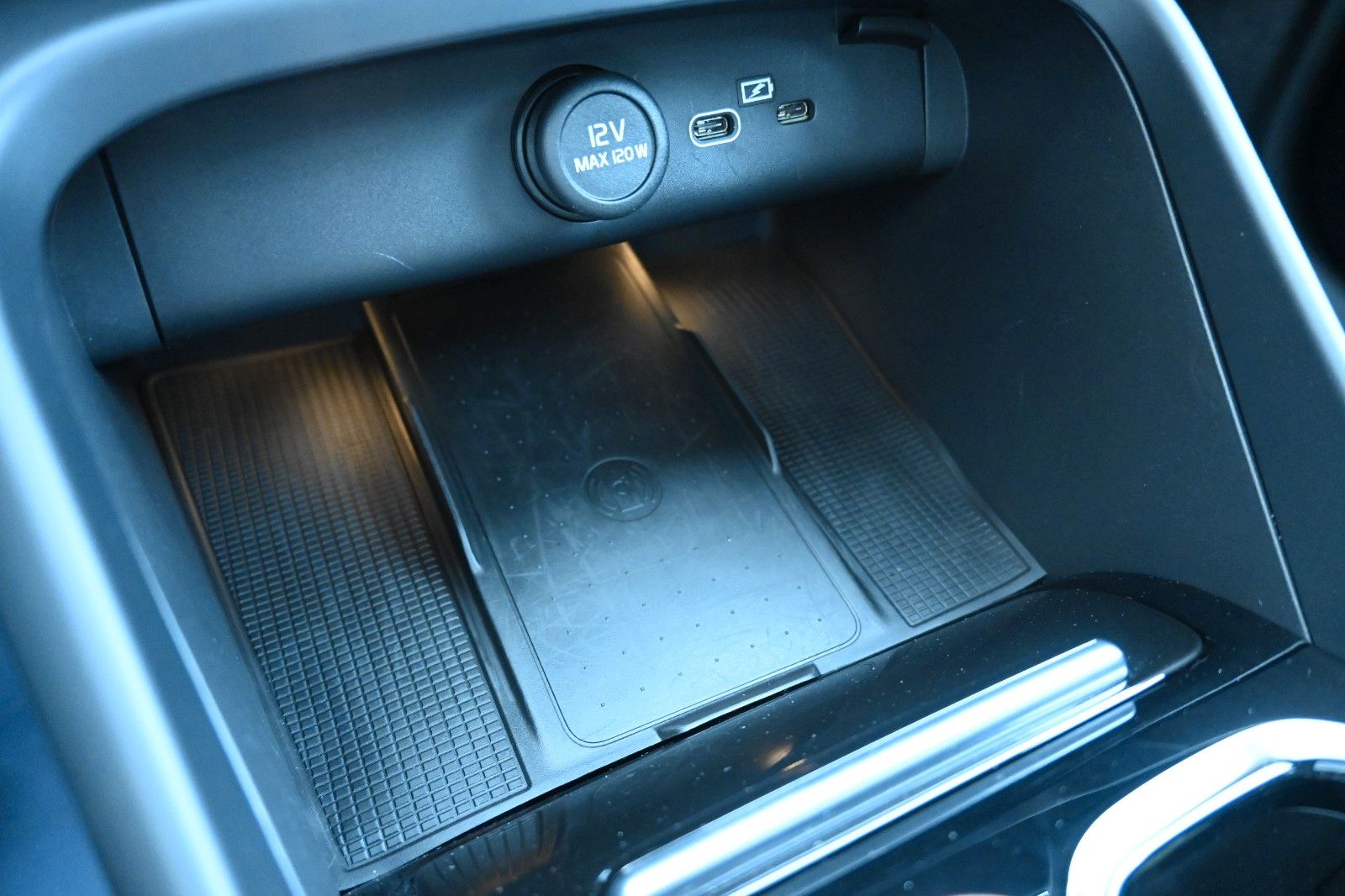 Fahrzeugabbildung Volvo XC40 B4 Dark*FSHZG*360°*PANO*ACC*AHK*PIXEL