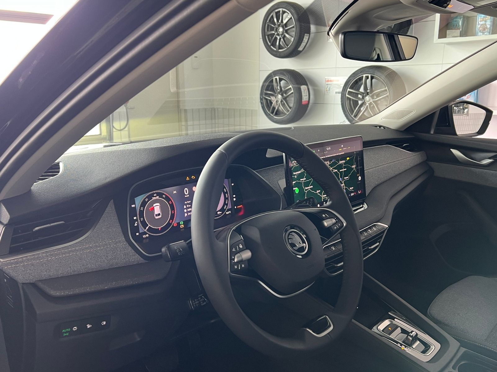 Fahrzeugabbildung SKODA Octavia Combi IV Selection 2.0 TDI DSG *AHK, LED