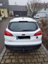 Ford +++ Focus 1,5TDCi 88kW PowerSh. Titanium Turnier - Ford Focus mit Diesel-Antrieb: 1.8