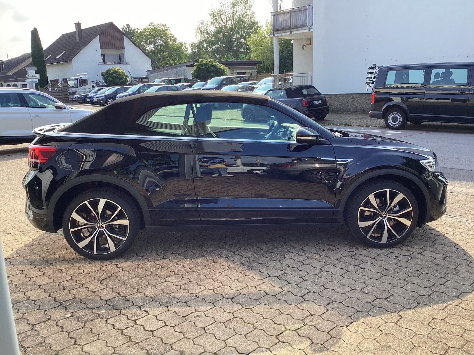 Fahrzeugabbildung Volkswagen T-Roc Cabriolet R-Line 1.5 TSI DSG ACC LED SHZ