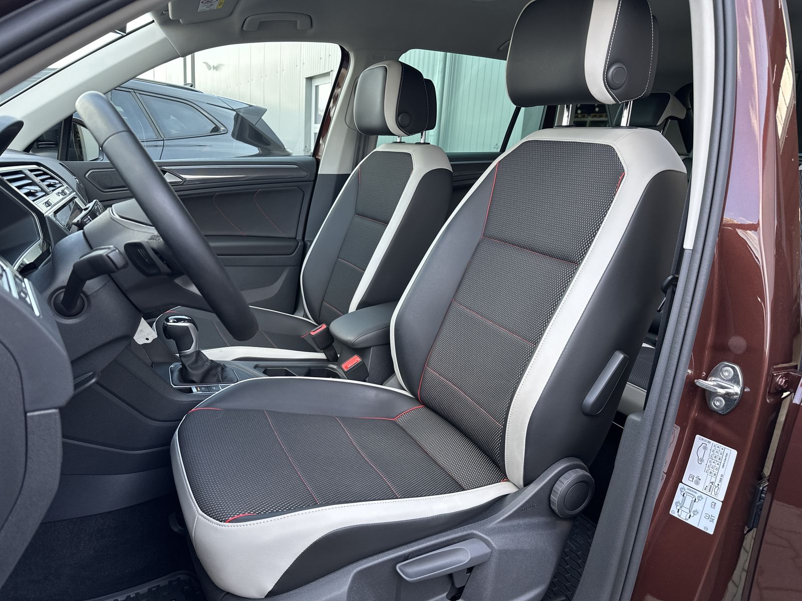 Fahrzeugabbildung Volkswagen Tiguan 2.0 TDI DSG Life NAV+MATRIX+ACC+AHK+KAM