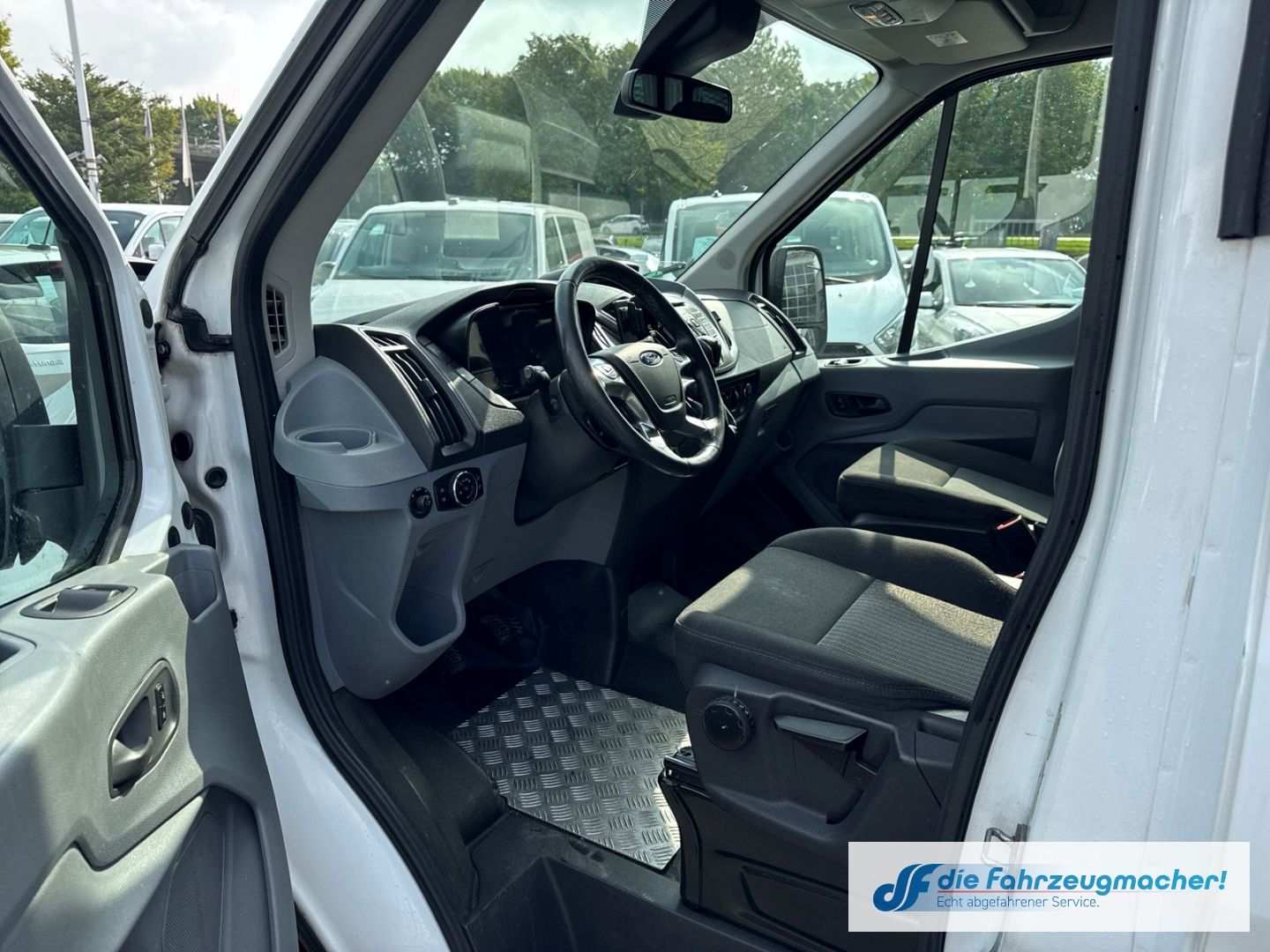 Fahrzeugabbildung Ford Transit Kombi 350 L3 Trend 2.2 TDCi DPF *EXPORT