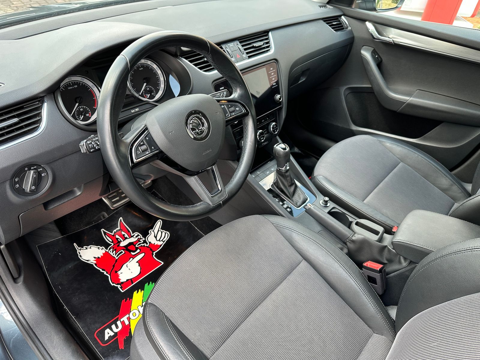 Fahrzeugabbildung SKODA Octavia Combi DSG /LED/NAVI/DAB/StandHz/Lane/BSP
