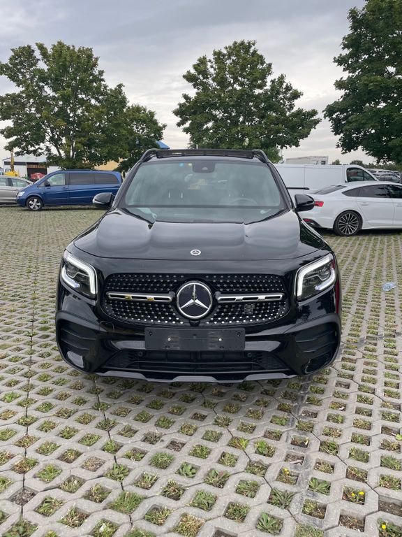 Image of Mercedes-Benz GLB 200