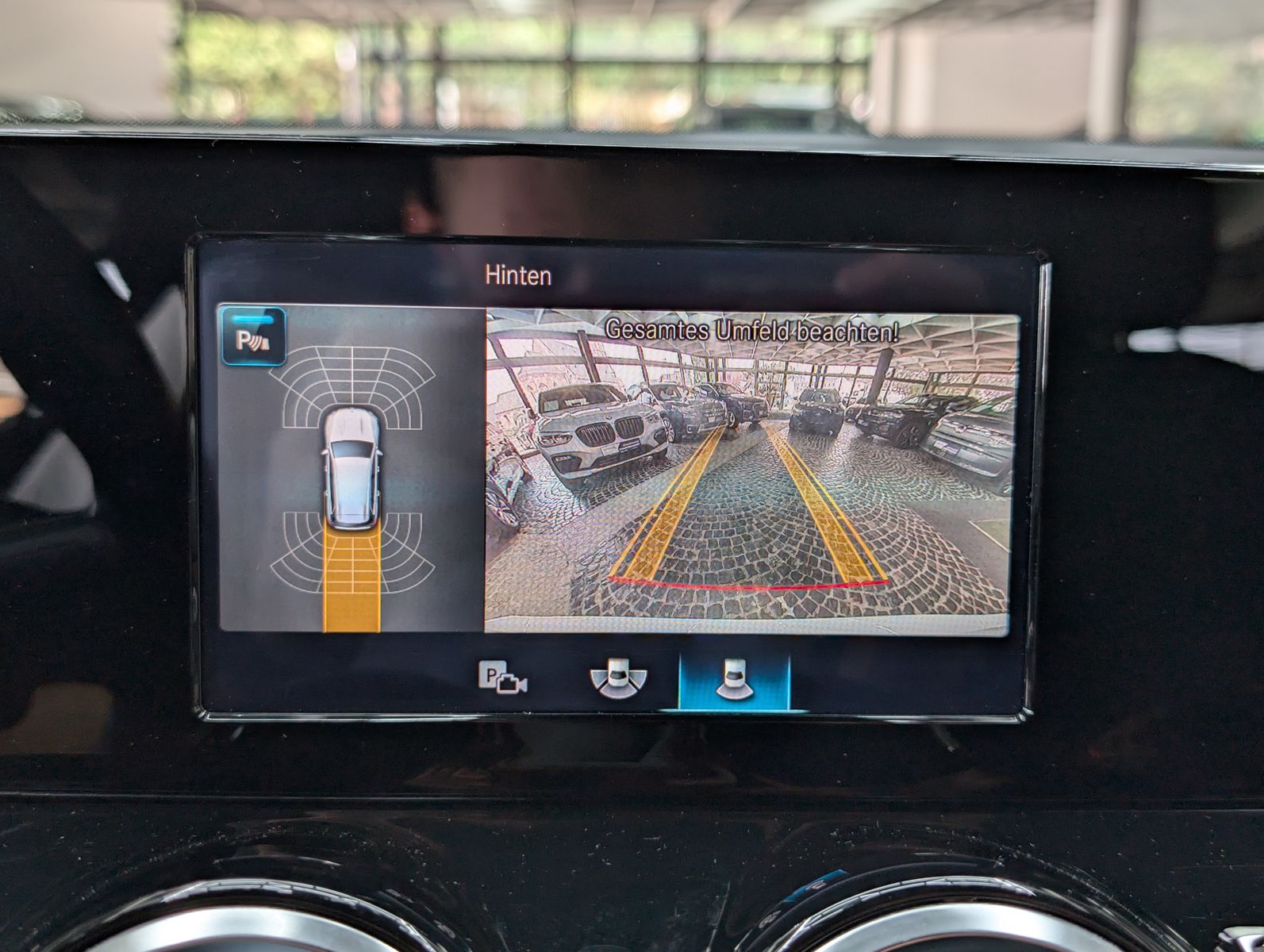 Fahrzeugabbildung Mercedes-Benz GLB 220 d MBUX LEDER VIRT APP KAM LED SHZ ALU
