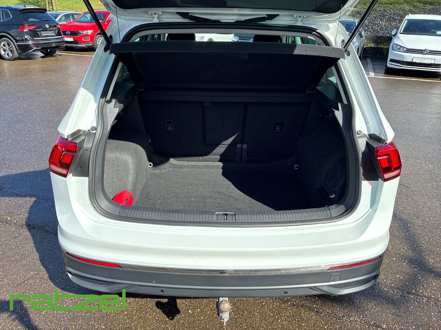 Fahrzeugabbildung Volkswagen Tiguan Life 2.0 TDI DSG AHK-klappbar Navi LED AC
