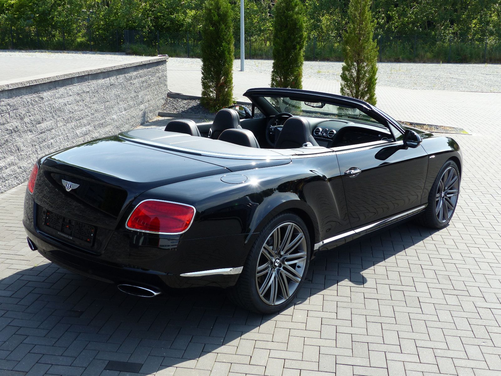 Fahrzeugabbildung Bentley Continental GTC W 12 SPEED MULLINER