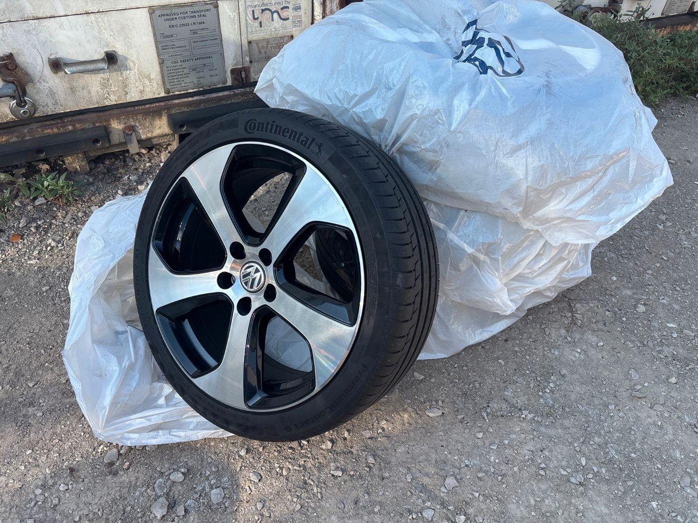 Volkswagen Golf GTI Performance 230 PS · Leder · Pano · Nav
