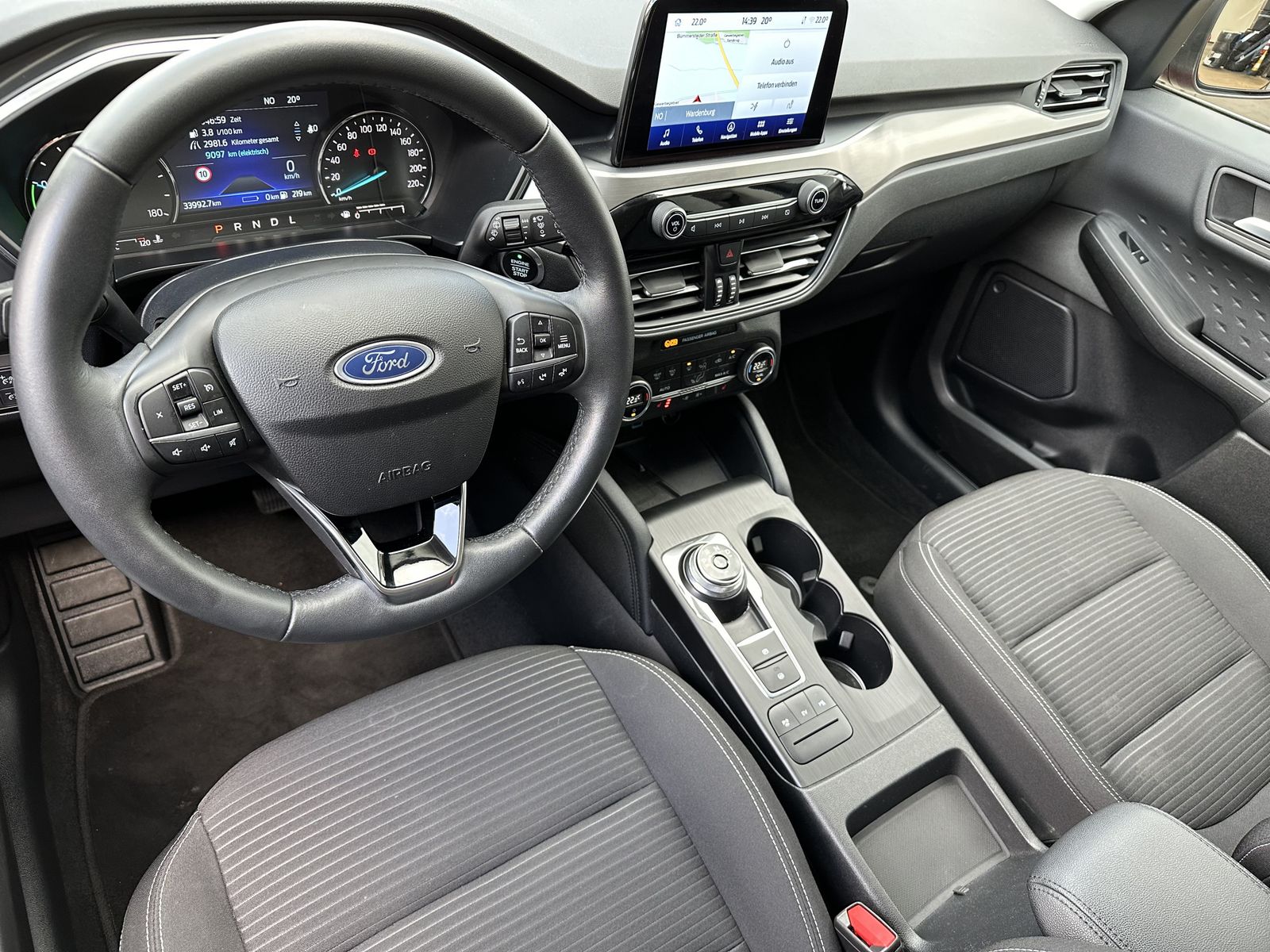 Fahrzeugabbildung Ford Kuga 2.5 Plug-In Hybrid Titanium NAV+DAB+CARPLAY