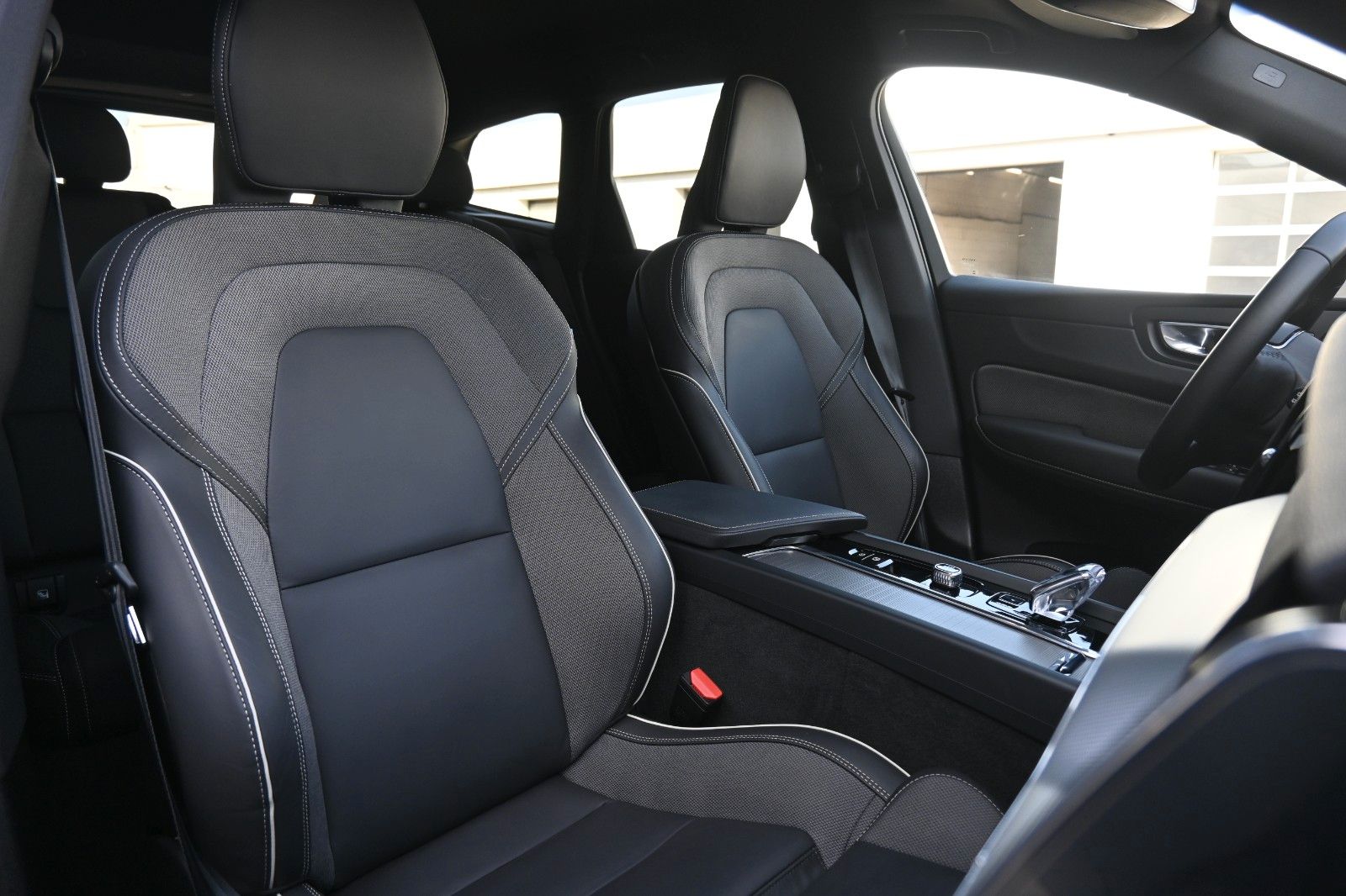 Fahrzeugabbildung Volvo XC60 B5 AWD Plus Dark*LED*H&K*CAM*BLIS*Google