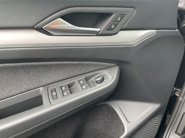 Volkswagen Golf - 8