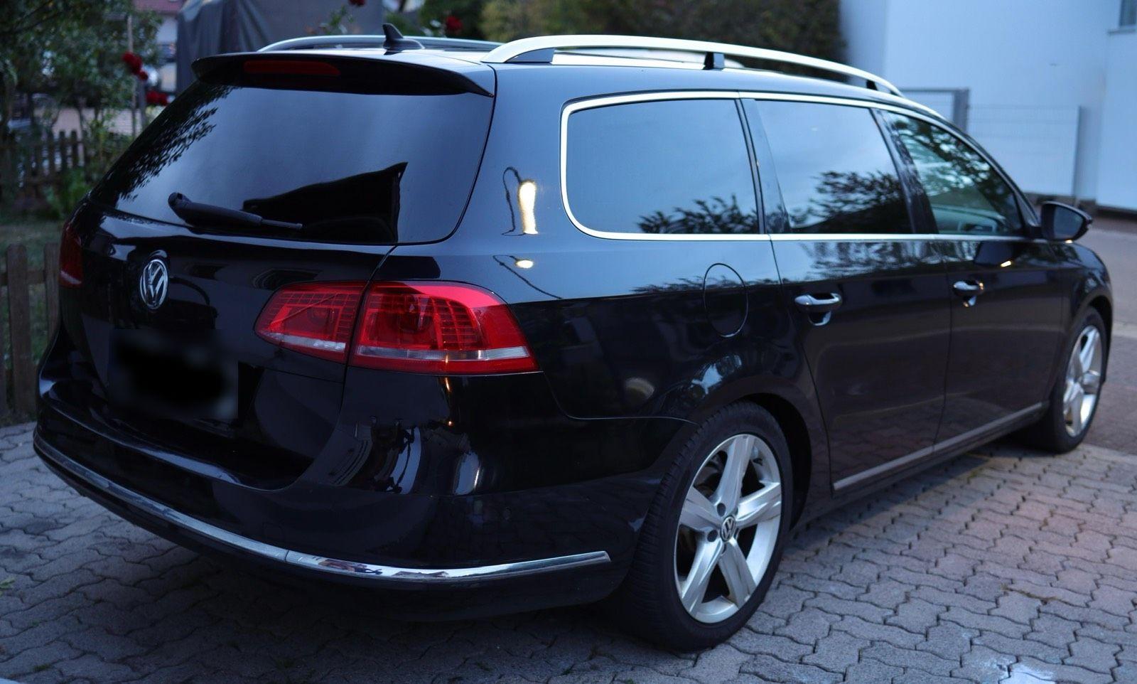 Volkswagen Passat 2012 — rear view