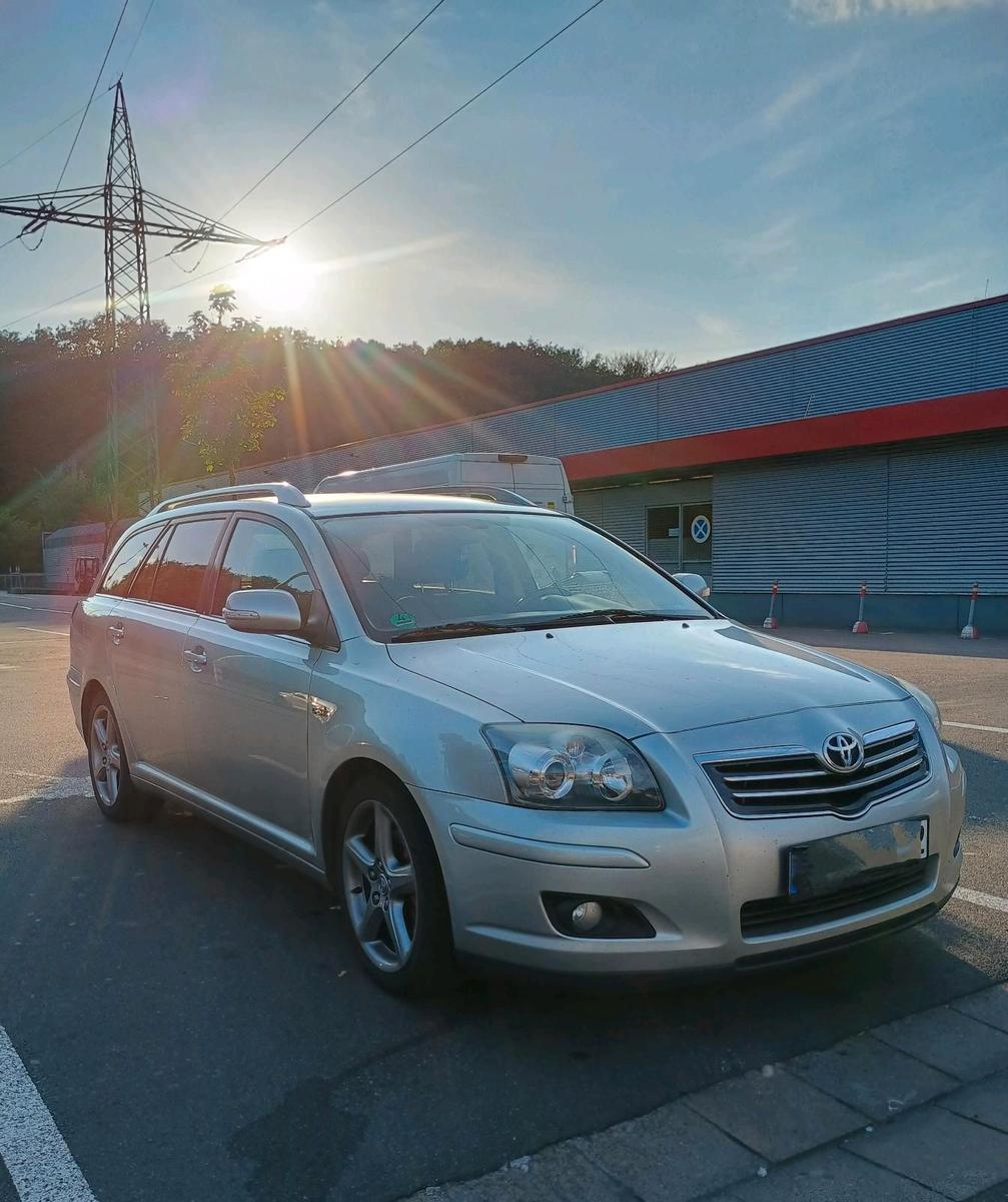 Toyota Avensis 2006 — interior