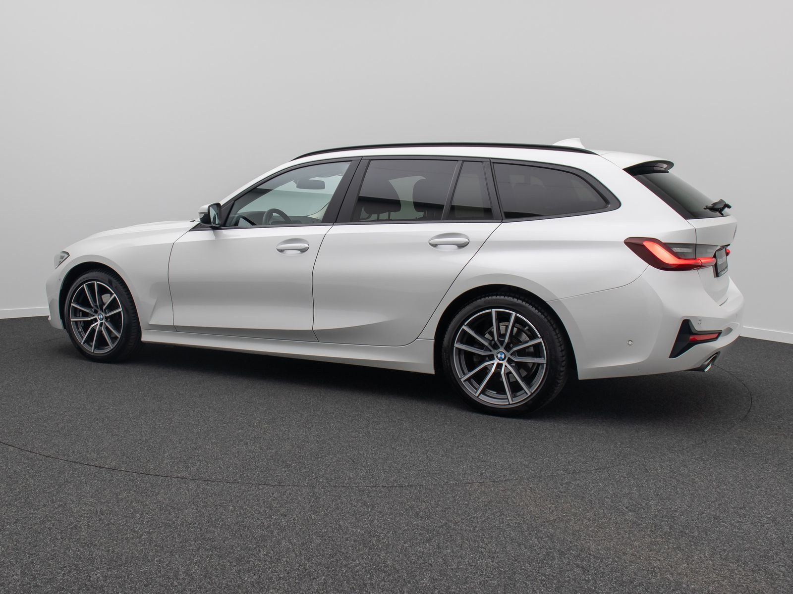 Fahrzeugabbildung BMW 320d DAB Kamera HiFi Memory LED Panorama 18Zoll
