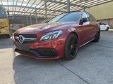 Mercedes-Benz C 63 AMG 164 - rote Mercedes-Benz C 63 AMG
